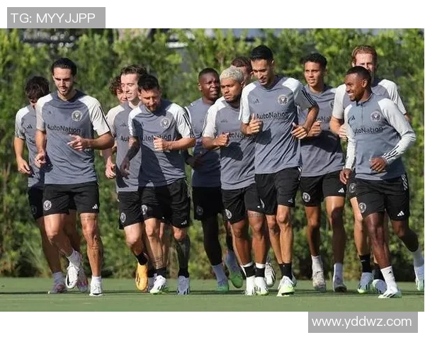 老足球明星重聚精彩瞬间回顾珍贵照片合集 老足球明星重聚精彩瞬间回顾珍贵照片合集